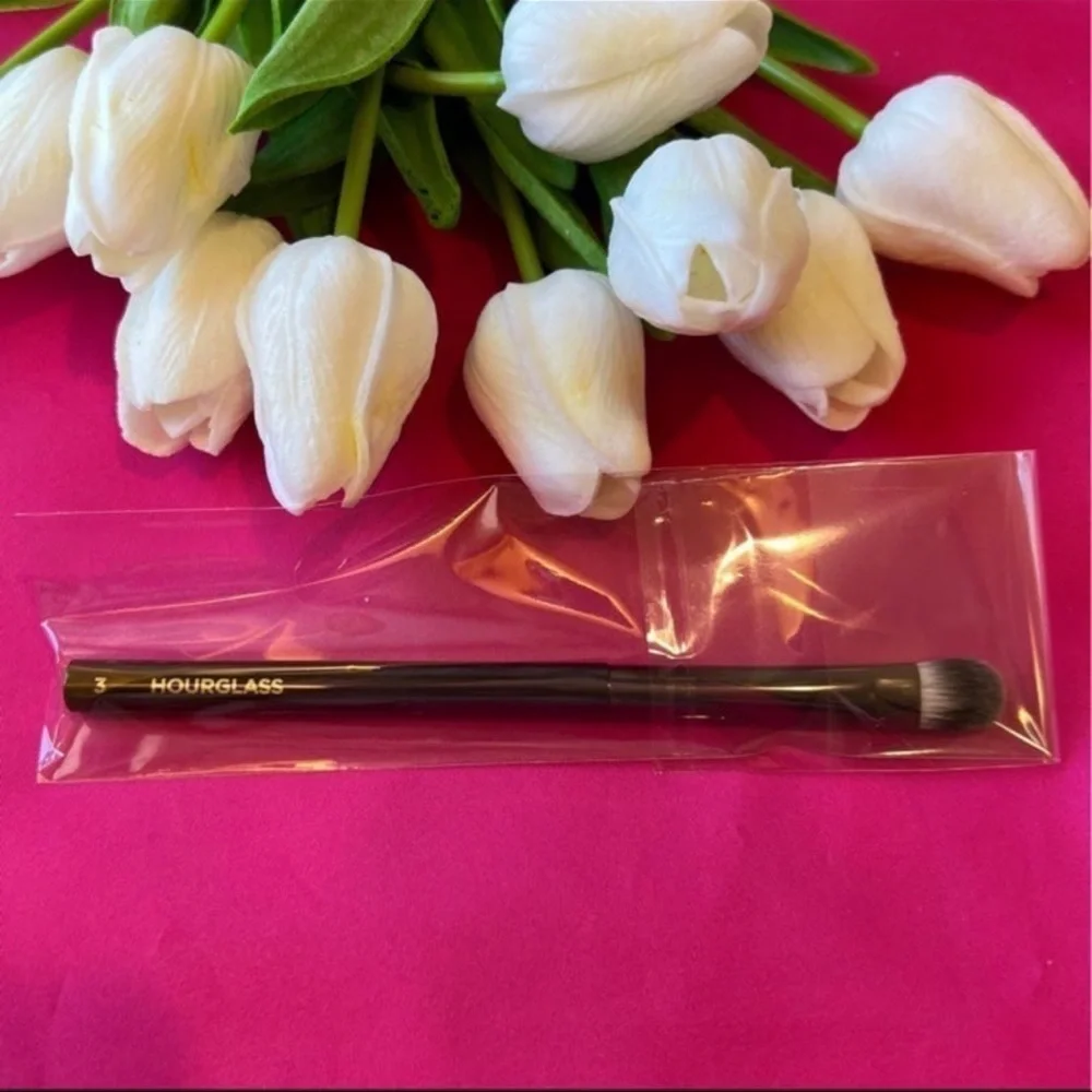 HOURGLASS No. 3 All Over Shadow Brush    ~NEW~